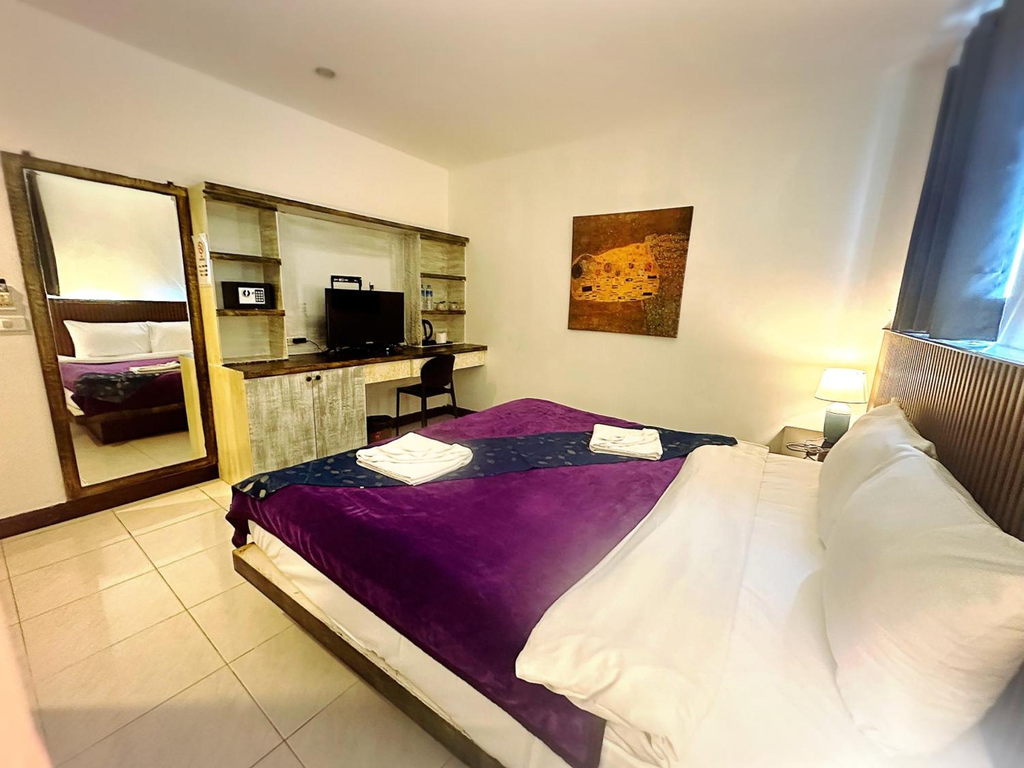 The Shades Hotel 50 Meter Beach Front Patong Exterior foto