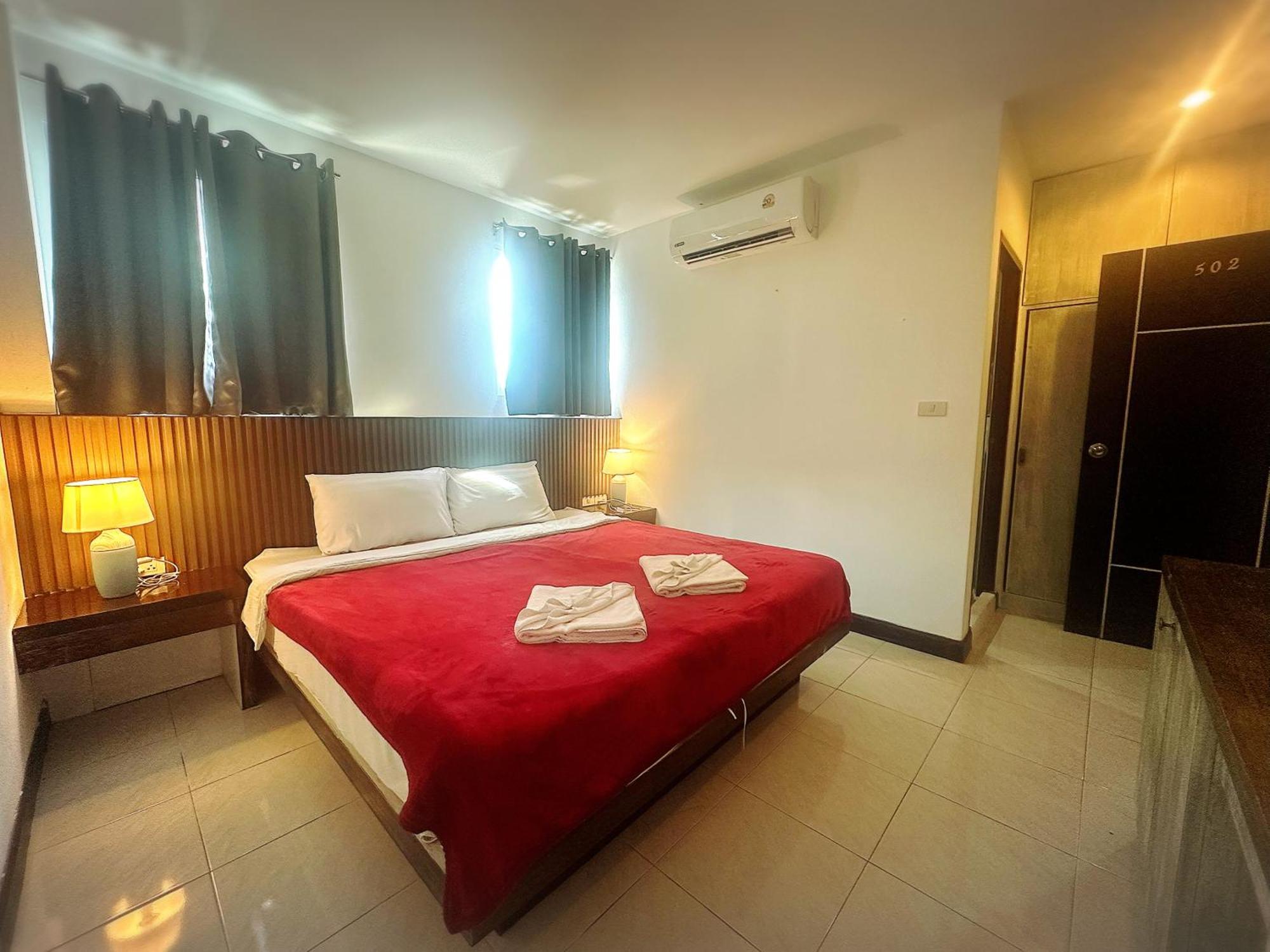 The Shades Hotel 50 Meter Beach Front Patong Exterior foto